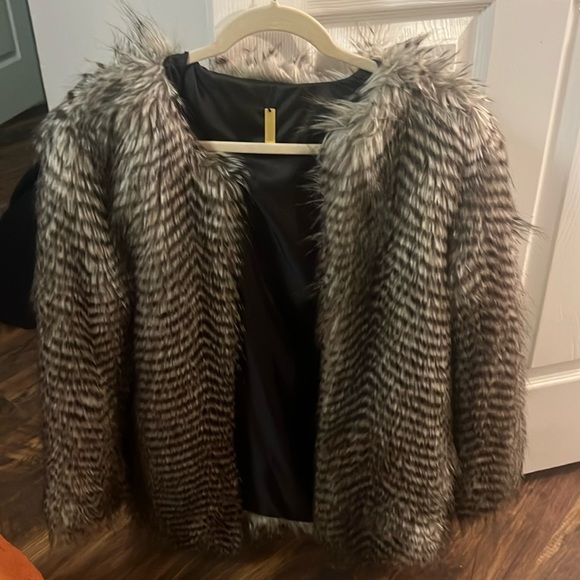 JLUX LABEL faux fur oversized coat - Picture 2 of 6